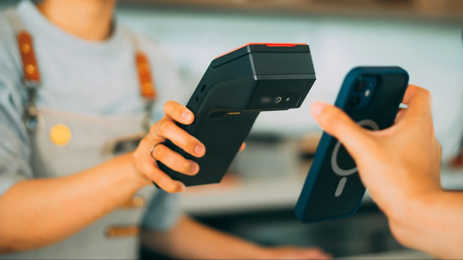 server-handheld-terminal-phone-payment-cafe-counter-1600-qw0930